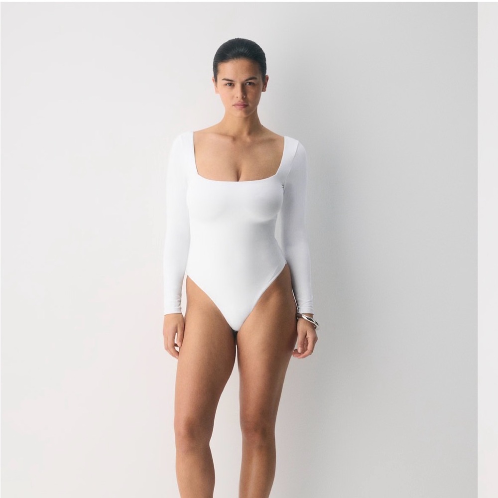 Aritzia babaton long sleeve square neck bodysuit